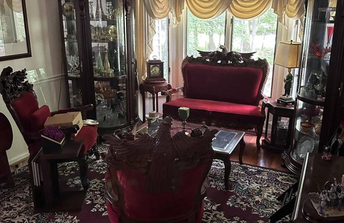 Lake Shore House | Charming 4-bedroom 3-bath house with AC