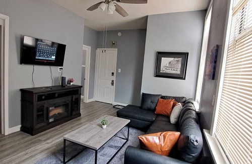 Avondale Apartment | Charming 4-bedroom apartment in delightful Chicago with central heat/AC, WiFi.