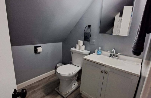 Avondale Apartment | Charming 4-bedroom apartment in delightful Chicago with central heat/AC, WiFi.