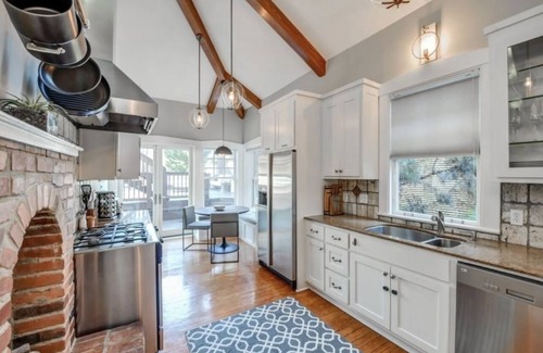 Virginia Highland House | Charming 4 Bedroom Bungalow With Heated Pool Close To Piedmont Park
