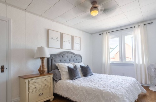 Midland House | Charming 4 bedroom Downtown Authentic Apartment