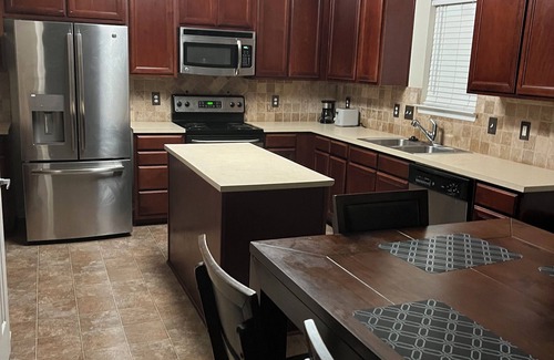 Sunset Road House | Charming 4-bedroom family home with WiFi, AC in fabulous Charlotte