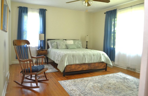Lexington Other | Charming 4-bedroom farmhouse in Lexington less than a mile from KY Horse Park