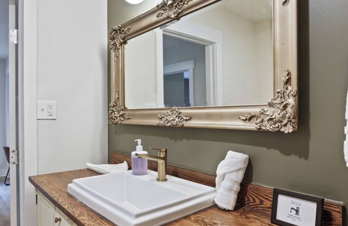 Nellysford Other | Charming 4-bedroom farmhouse in brilliant Roseland/The Hen House