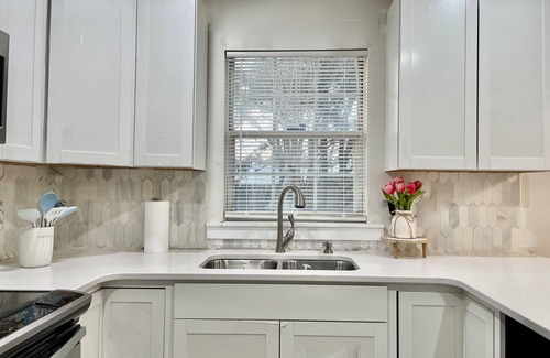 North Charleston House | Charming 4-bedroom house with AC and WiFi in Pleasant Charleston