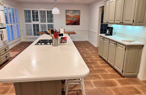 Farmington House | Charming 4-bedroom house with AC and WiFi in lovely Farmington