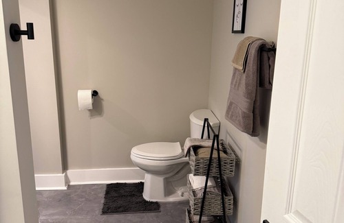 Highview House | Charming 4-bedroom house with AC and fitness room in lovely Louisville
