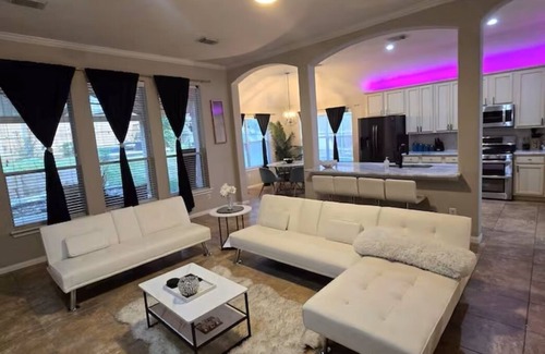 April Sound House | Charming 4-bedroom house in the gated lake community, April Sound!