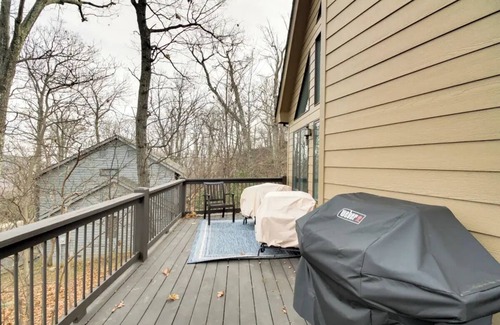 Pedlars Edge House | Charming 4-bedroom home with WiFi, game room and more near Wintergreen Resort!