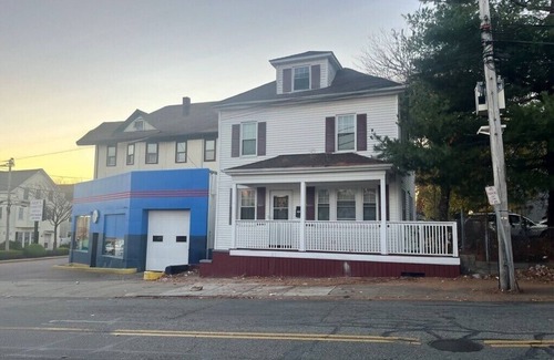 Mount Pleasant House | Charming 4-bedroom house close to Downtown Providence & nightlife on Atwells Ave
