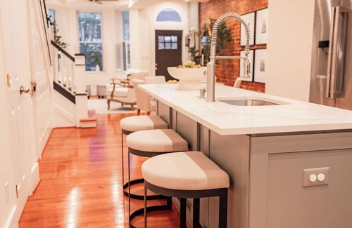 Trinidad House | Charming 4-bedroom House in Capitol Hill with Private and Secured Parking