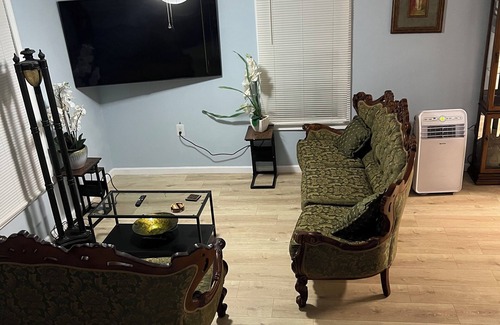 Cambridge House | Charming 4-bedroom house in Cambridge. the hart Of Eastern Shore, with WiFi, AC