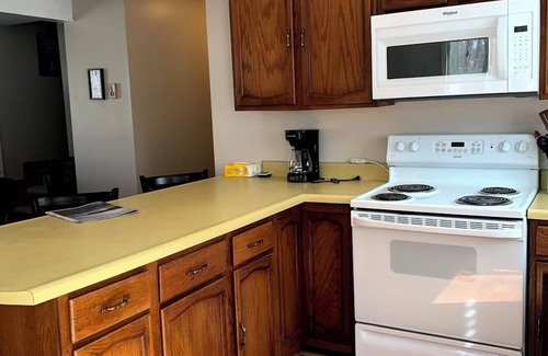 Higgins Lake House | Charming 4-bedroom house in welcoming Roscommon with WiFi, AC