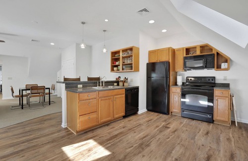 Mount Marion House | Charming 4-bedroom house on 2 acres in marvelous Woodstock with WiFi, AC