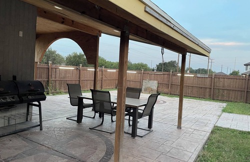 Alamo House | Charming 4-bedroom Home away from Home