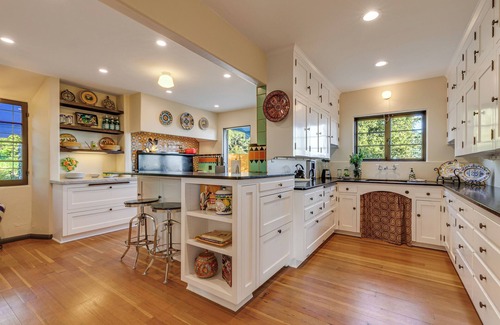 Rossmoyne House | Charming 4-bedroom house with WiFi, AC in fabulous Glendale