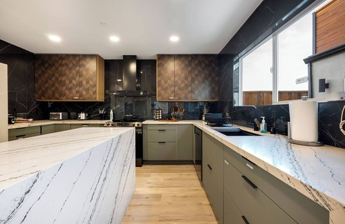 Northside House | Charming 4-bedroom house with mini putt and WiFi in fabulous San Jose