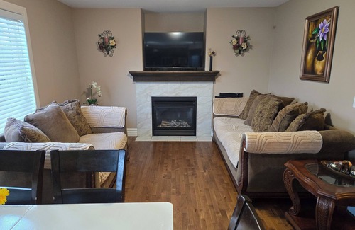 Airdrie House | Charming 4-bedroom house with WiFi and fitness room in lovely Airdrie