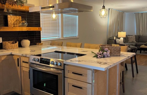 Sharpstown House | Charming 4-bedroom house with WiFi and AC in enchanting Houston