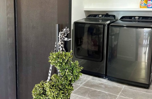 Sharpstown House | Charming 4-bedroom house with WiFi and AC in enchanting Houston