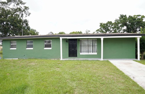 Clear Lake House | Charming 4-bedroom house with pool table in BEAUTIFUL Orlando