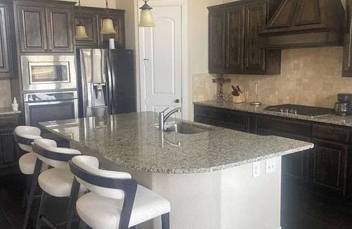 Roanoke House | Charming 4-bedroom house with AC and fitness room in Roanoke