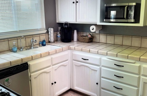 Visalia House | Charming 4-bedroom house with AC and WiFi in welcoming Visalia