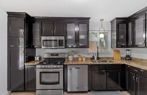 South Manchaca House | Charming 4-bedroom house with AC, WiFi in delightful Austin