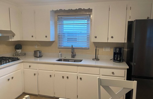 Dedham House | Charming 4-bedroom house with walk in basement and WiFi near Boston
