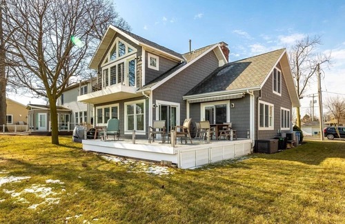 Huron House | Charming 4-Bedroom House, Amazing Lake Views, Private Beach, Near Cedar Point!