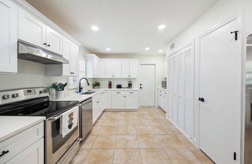 Fellowship House | Charming 4-bedroom house with WiFi and AC less than 1 minute to WEC, Ocala
