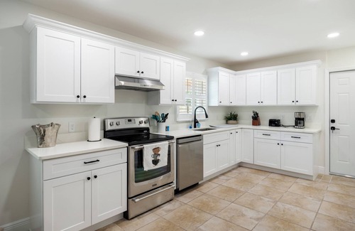 Fellowship House | Charming 4-bedroom house with WiFi and AC less than 1 minute to WEC, Ocala