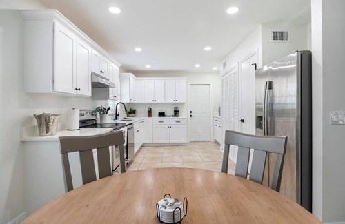Fellowship House | Charming 4-bedroom house with WiFi and AC less than 1 minute to WEC, Ocala