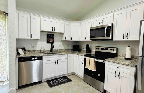 Ocala House | Charming 4-bedroom house with AC in Ocala