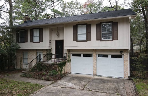 Grogan's Mill House | Charming 4-bedroom house with a fenced backyard for the pup.