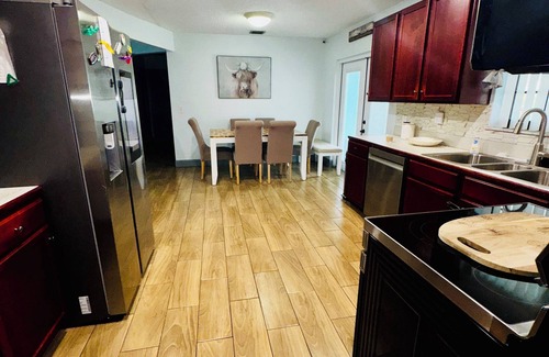 Stuart House | Charming 4-bedroom house with yard, pet friendly in wonderful coastal area