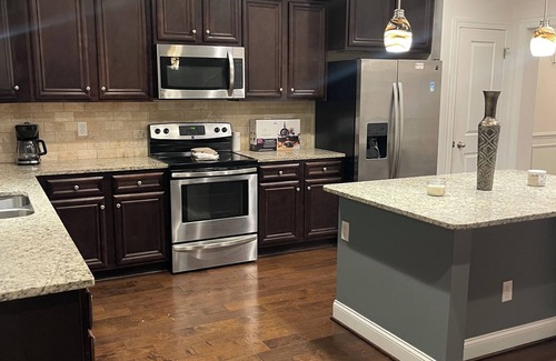 Elliott House | Charming 4-bedroom house with WiFi near Shaw Airforce and Downtown Sumter