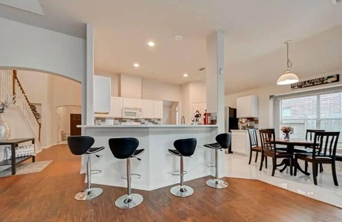 Barker House | Charming 4-bedroom house with AC and WiFi in enjoyable Katy