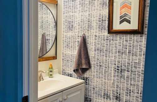 Bellevue House | Charming 4-bedroom in lovely Green Bay! 12 minutes from the NFL Draft!