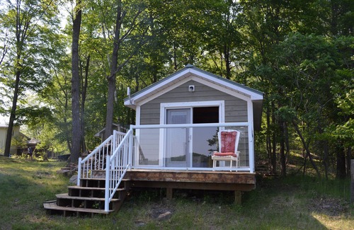 Havelock-Belmont-Methuen House | Charming, 4-Bedroom, Island Getaway Cottage in a Private Cove