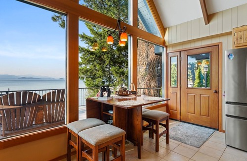 Coolin Cabin | Charming 4-bedroom lake front cabin in serene Coolin, ID