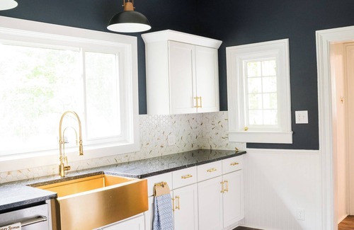 Fennville House | Charming 4-bedroom Modern Farmhouse Close to Wineries, Apple Orchards & Lakes!