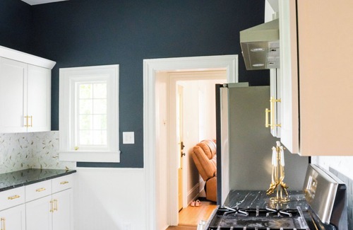 Fennville House | Charming 4-bedroom Modern Farmhouse Close to Wineries, Apple Orchards & Lakes!