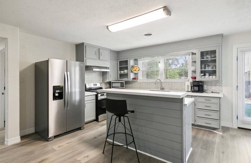 Nederland House | Charming 4-Bedroom Retreat with Pool & Modern Amenities