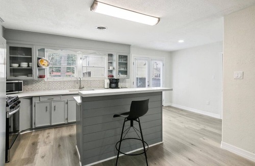 Nederland House | Charming 4-Bedroom Retreat with Pool & Modern Amenities