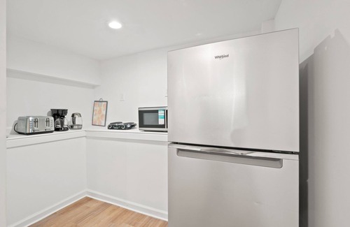 Park View House | Charming 4-bedroom townhome in fabulous Washington with AC, WiFi