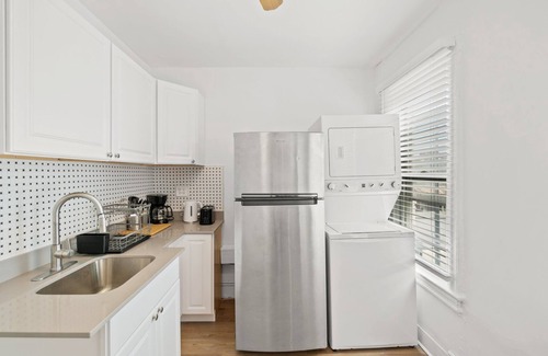 Park View House | Charming 4-bedroom townhome in fabulous Washington with AC, WiFi