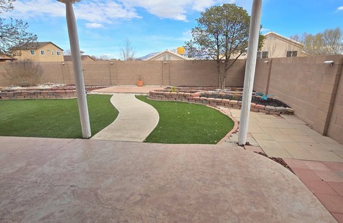 Skies West House | Charming 4-bedroom house with beautiful backyard and mountain view.