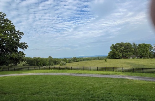 Ridgeway House | Charming 4-bedroom House on beautiful farm in Clear Brook with lovely views