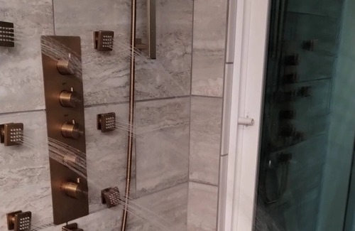 Loomis House | Charming 4-bedroom house with WiFi and AC in Granite Bay with Lake on 10 acres